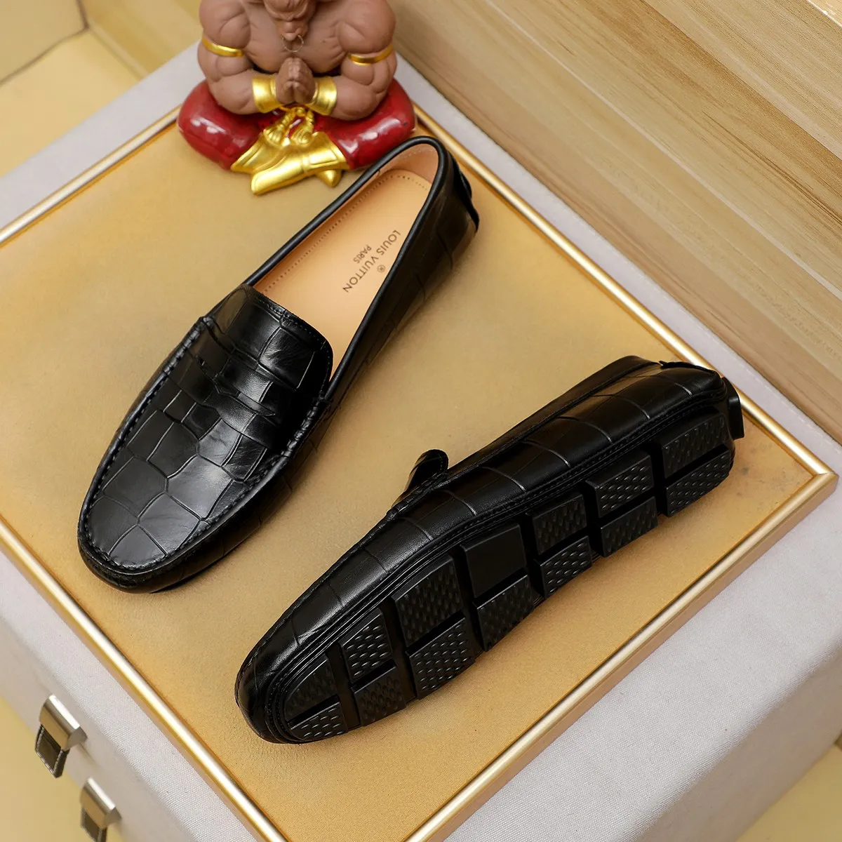 Men's shoes 💰360 💰 LV Louis Vuitton's top-quality Peaches men's shoes 💯Original copy of the official website, the upper is made of imported official website 1:1 material ❌Italian 🇮🇹 cowhide surface, imported pigskin lining. It’s definitely not made with ordinary craftsmanship, it’s the model used by celebrities! The factory’s craftsmanship is designed to create the most perfect shoes for trendy men! Colors available! 38-44 yards